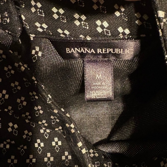 Banana Republic Black and Gold Patterned Mock Neck Shell Sleeveless Top SZ M - Picture 9 of 9